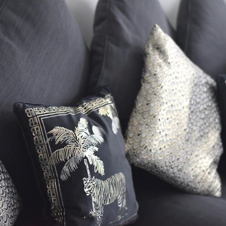 Modern Town Centre Flat - Free Shared Parking, King Size Bed, 5 Minutes Walk To Beach 伯恩茅斯 外观 照片