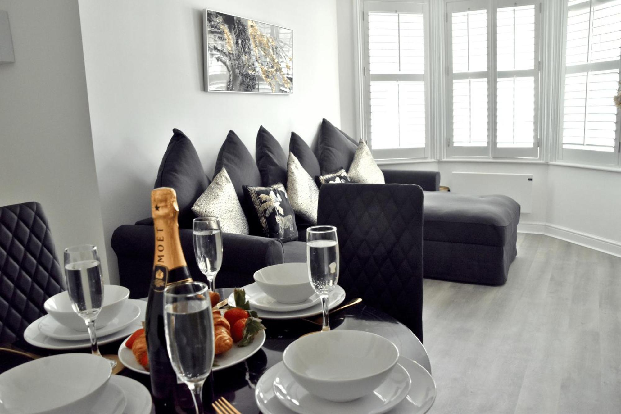 Modern Town Centre Flat - Free Shared Parking, King Size Bed, 5 Minutes Walk To Beach 伯恩茅斯 外观 照片