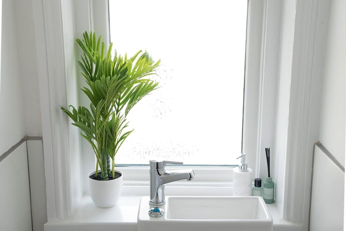 Modern Town Centre Flat - Free Shared Parking, King Size Bed, 5 Minutes Walk To Beach 伯恩茅斯 外观 照片