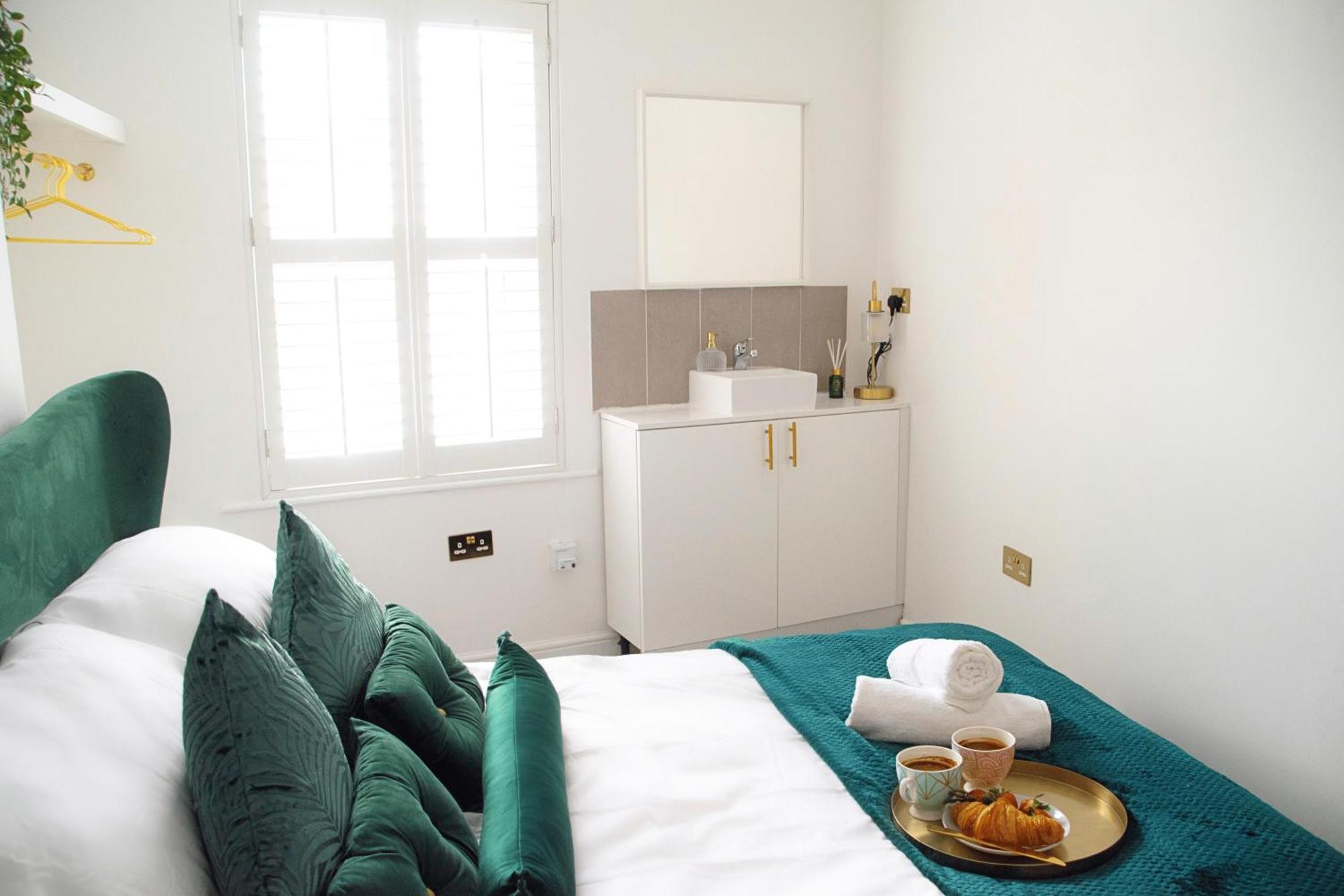 Modern Town Centre Flat - Free Shared Parking, King Size Bed, 5 Minutes Walk To Beach 伯恩茅斯 外观 照片