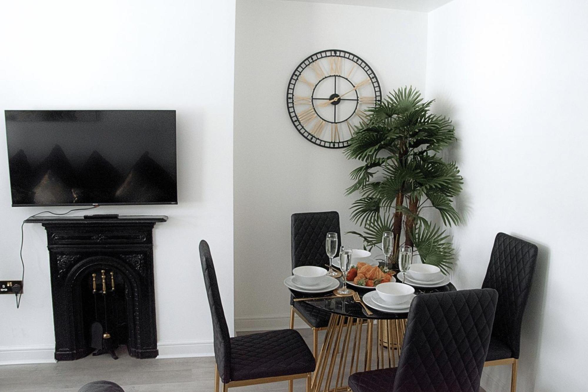 Modern Town Centre Flat - Free Shared Parking, King Size Bed, 5 Minutes Walk To Beach 伯恩茅斯 外观 照片