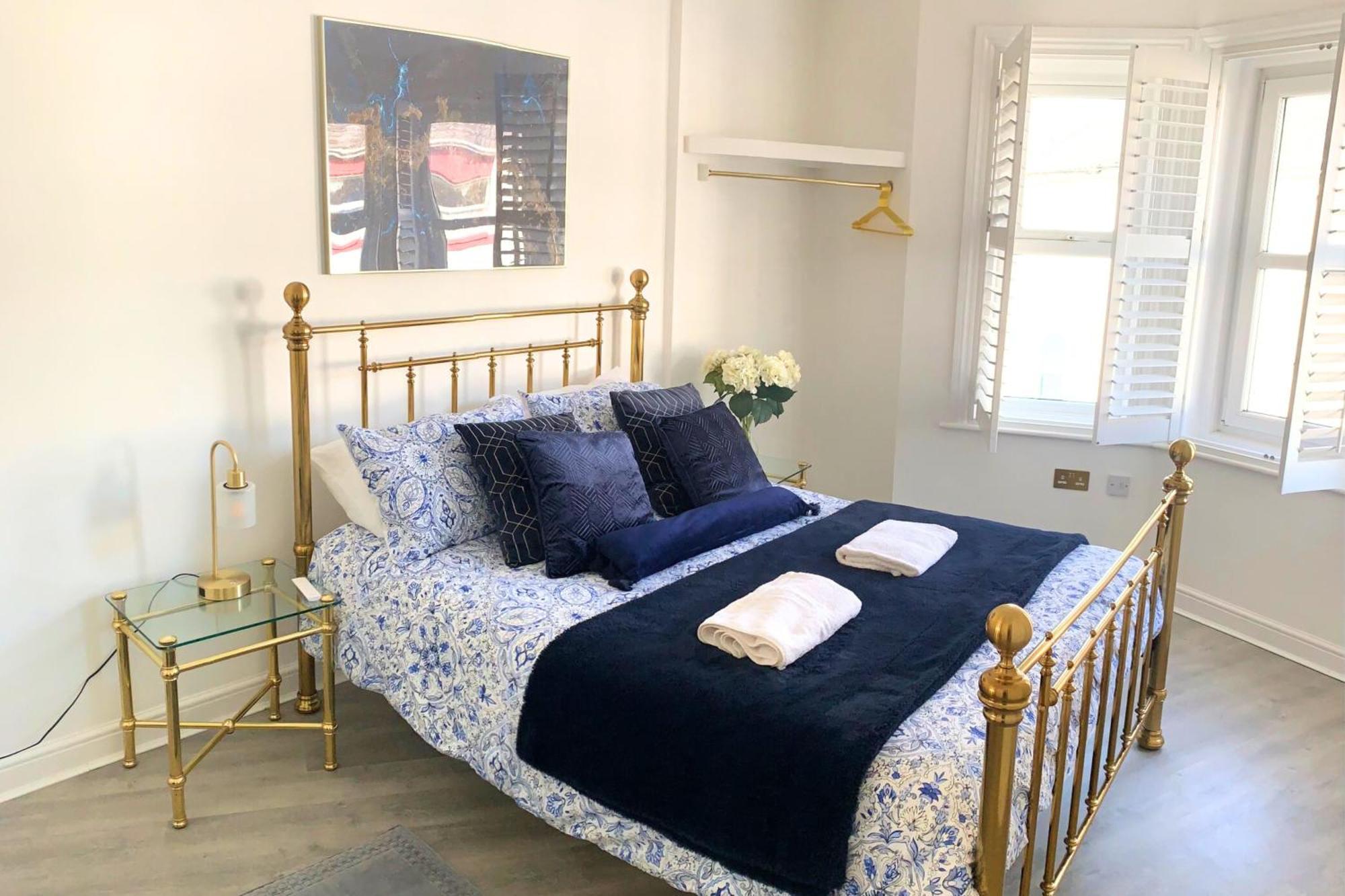 Modern Town Centre Flat - Free Shared Parking, King Size Bed, 5 Minutes Walk To Beach 伯恩茅斯 外观 照片
