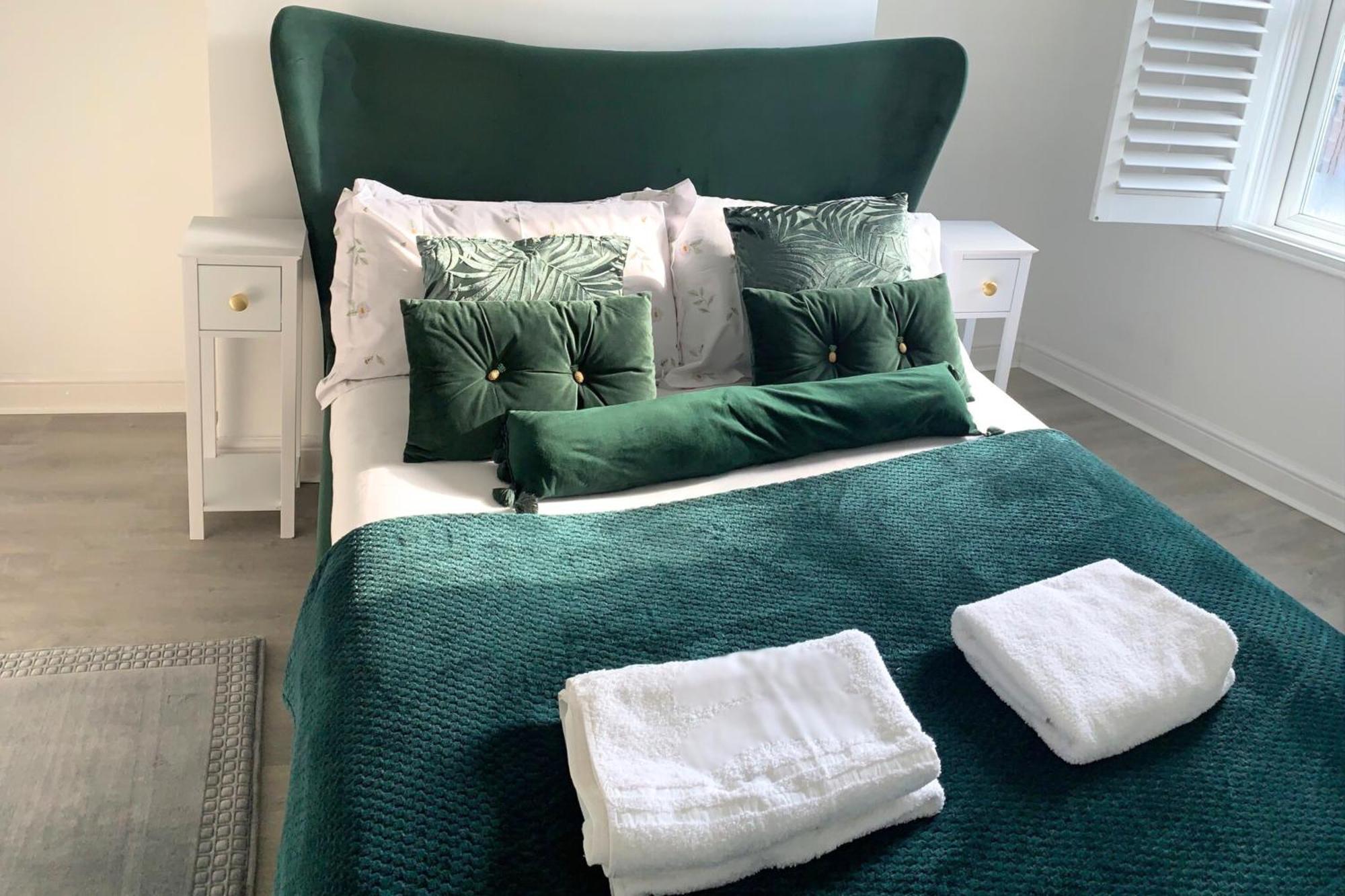 Modern Town Centre Flat - Free Shared Parking, King Size Bed, 5 Minutes Walk To Beach 伯恩茅斯 外观 照片